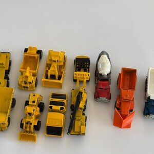 Lot 032 – Hot Wheels/Small Toys.  Construction